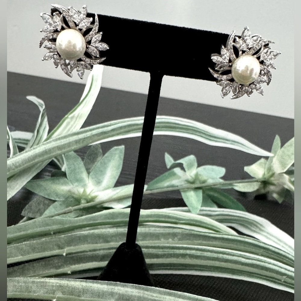 Pearl & Zirconia Earrings.